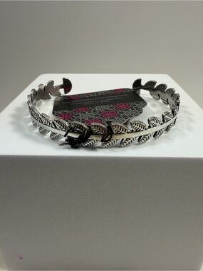 🩷5/$10🩷 paparazzi Silver Leaf Cuff Bracelet